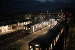 夜の伊予北条駅