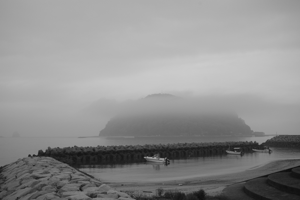 朝霧にかすむ鹿島
