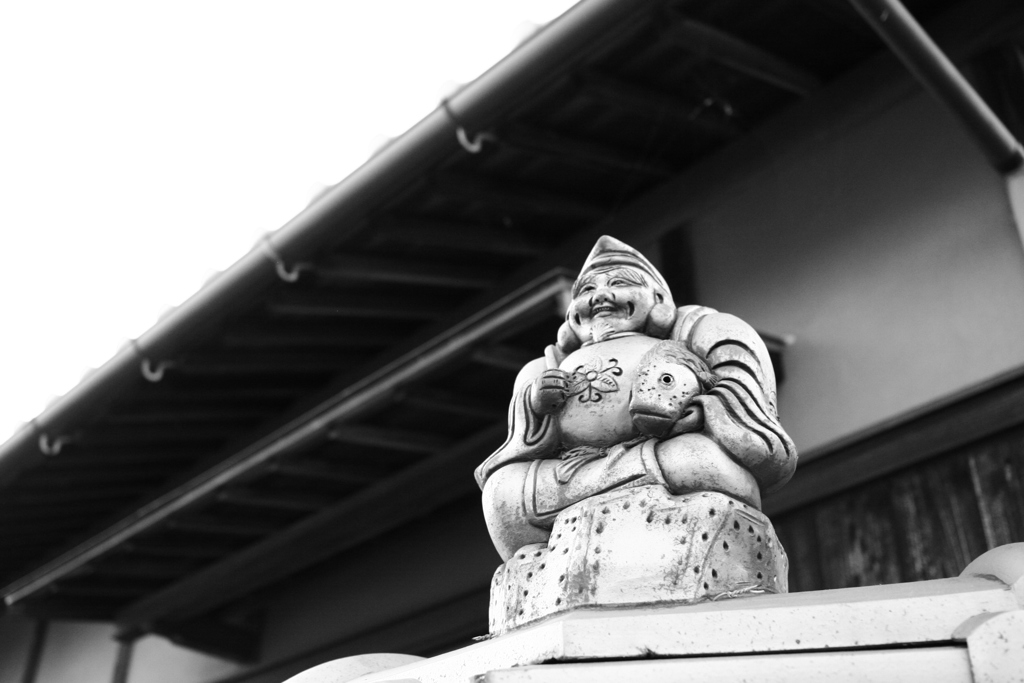 飽き飽きしてきたらモノクロにするのがいい!(^^)!