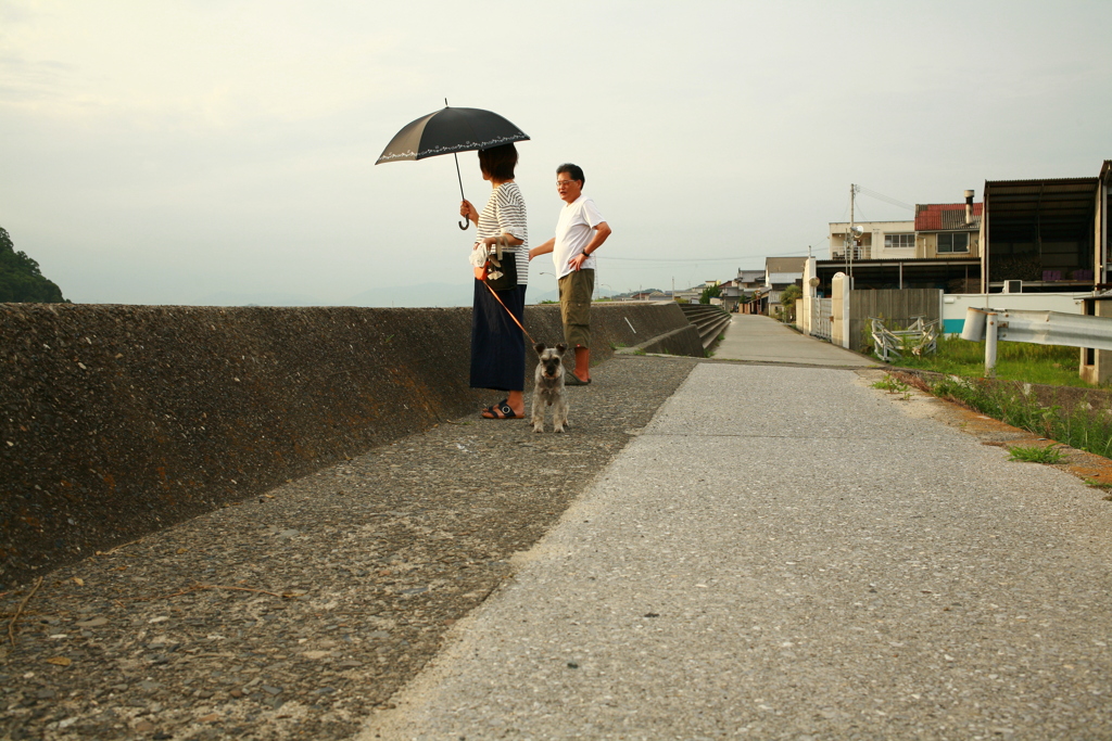 またもやイルカの話で立ち話するいずみさん