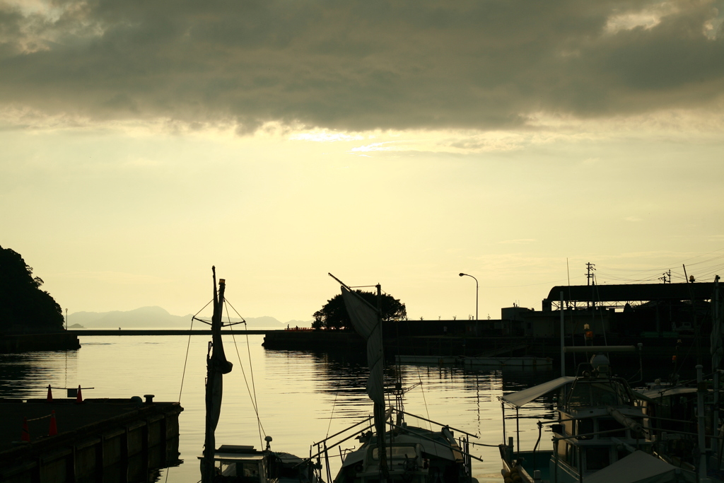 夕暮れの北条港