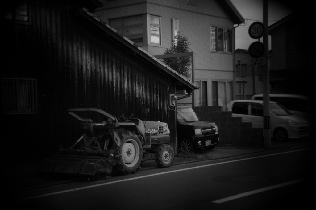 Holga lens by Monochrome