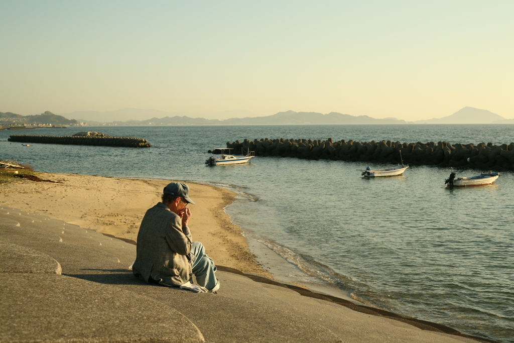 浜でビールのおじさん