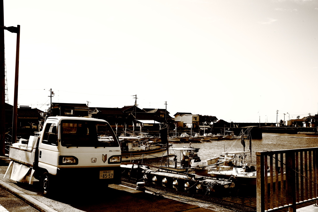 北条港　ディープモノクロ