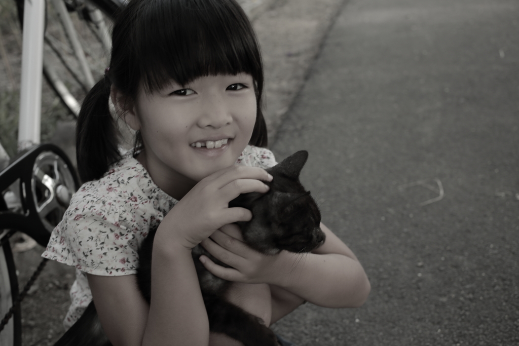 お姉ちゃんと子猫