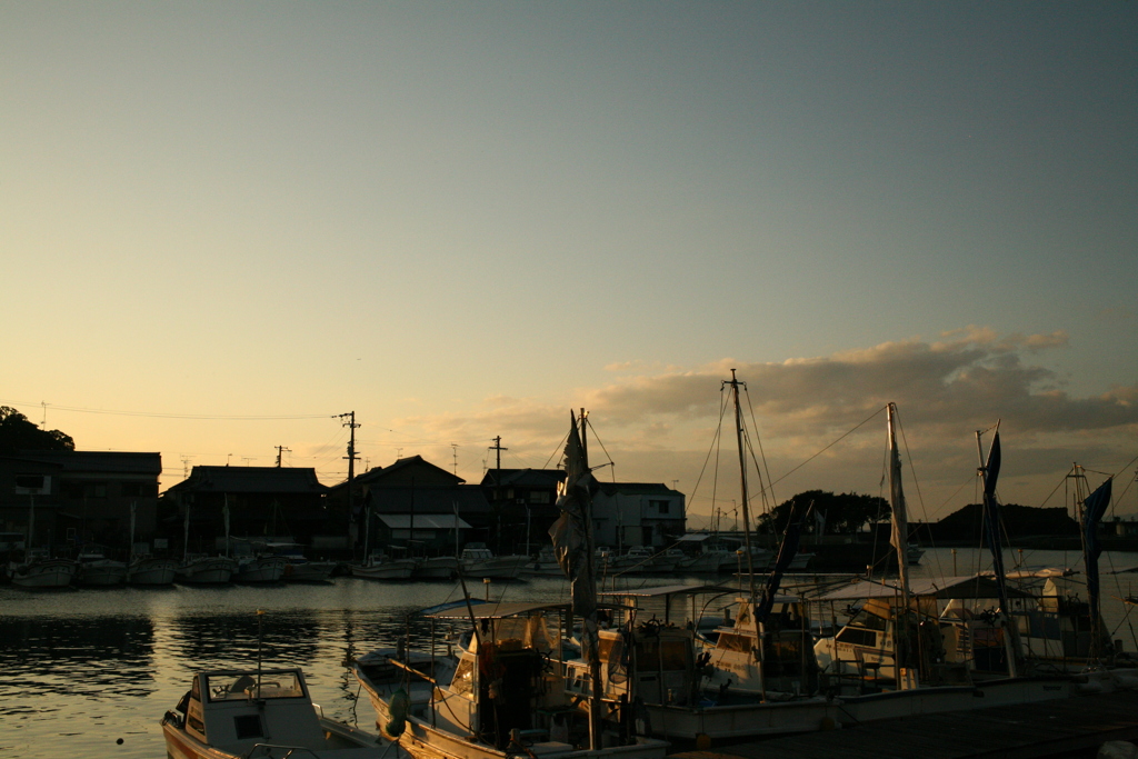 夕暮れの北条港