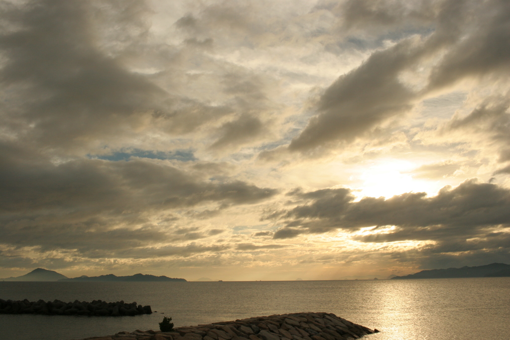 台風もちょっと西側に進路変えたな