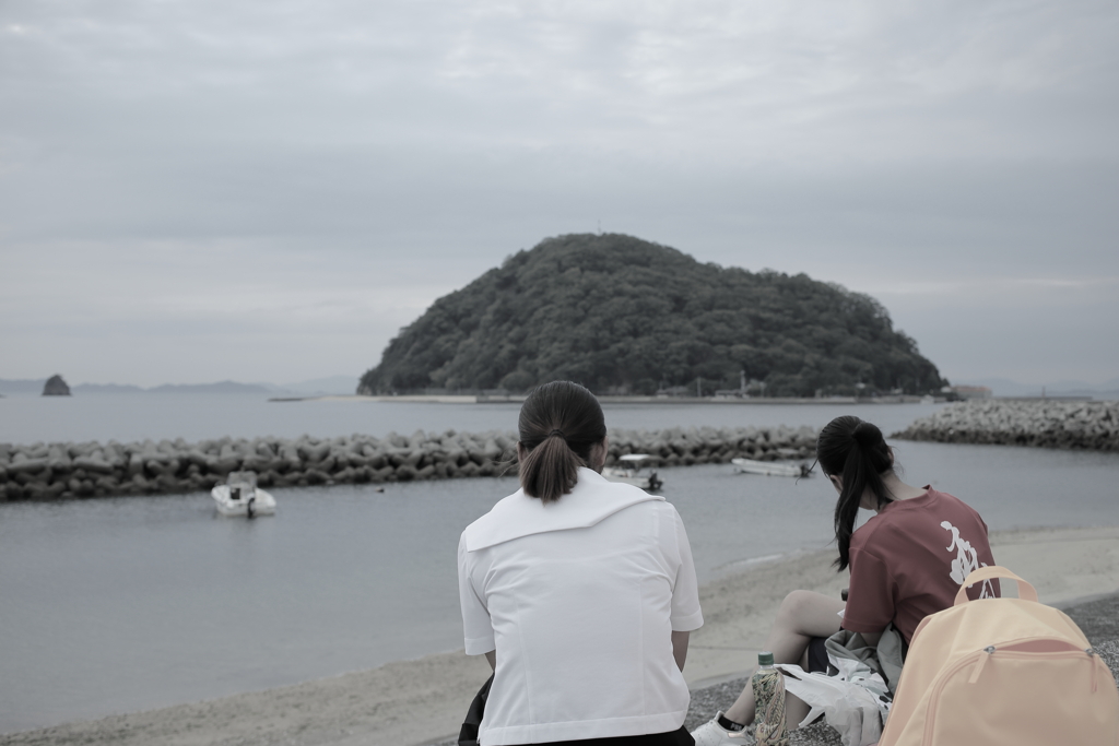 学校での愚痴は海に吐き捨てる　