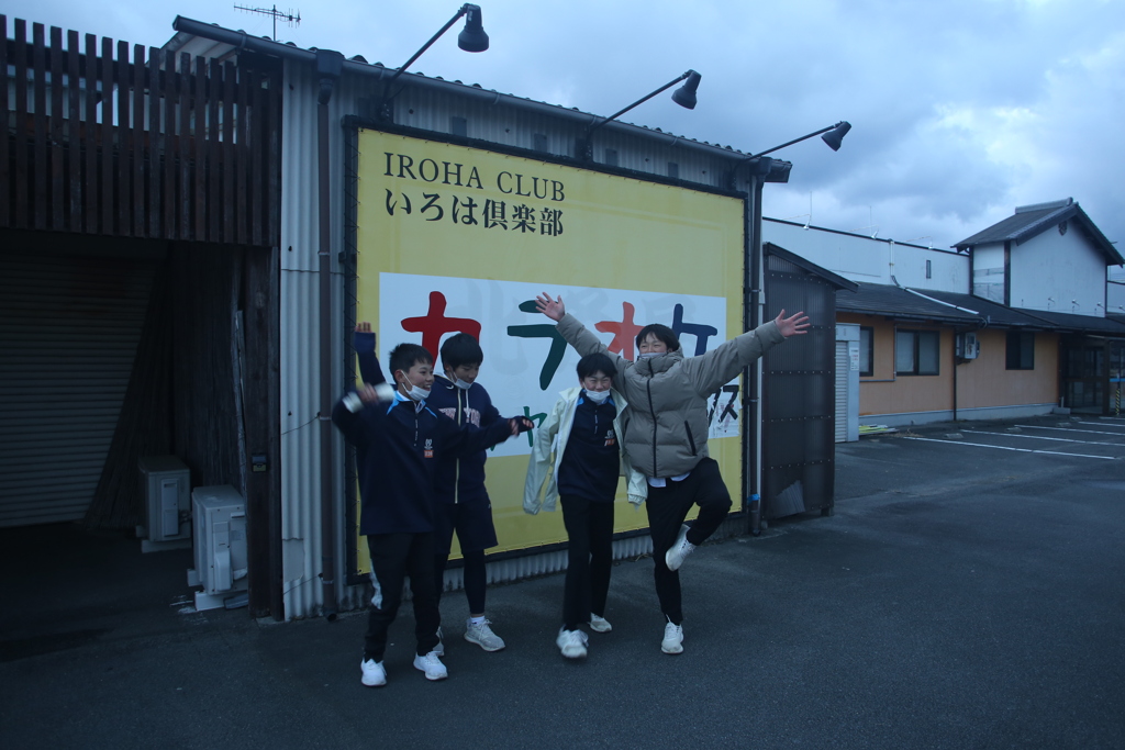 中学生の子らとビリヤード
