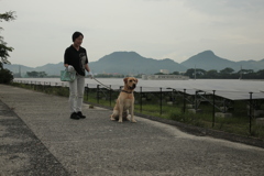 このあと猛突進してくるサーブ