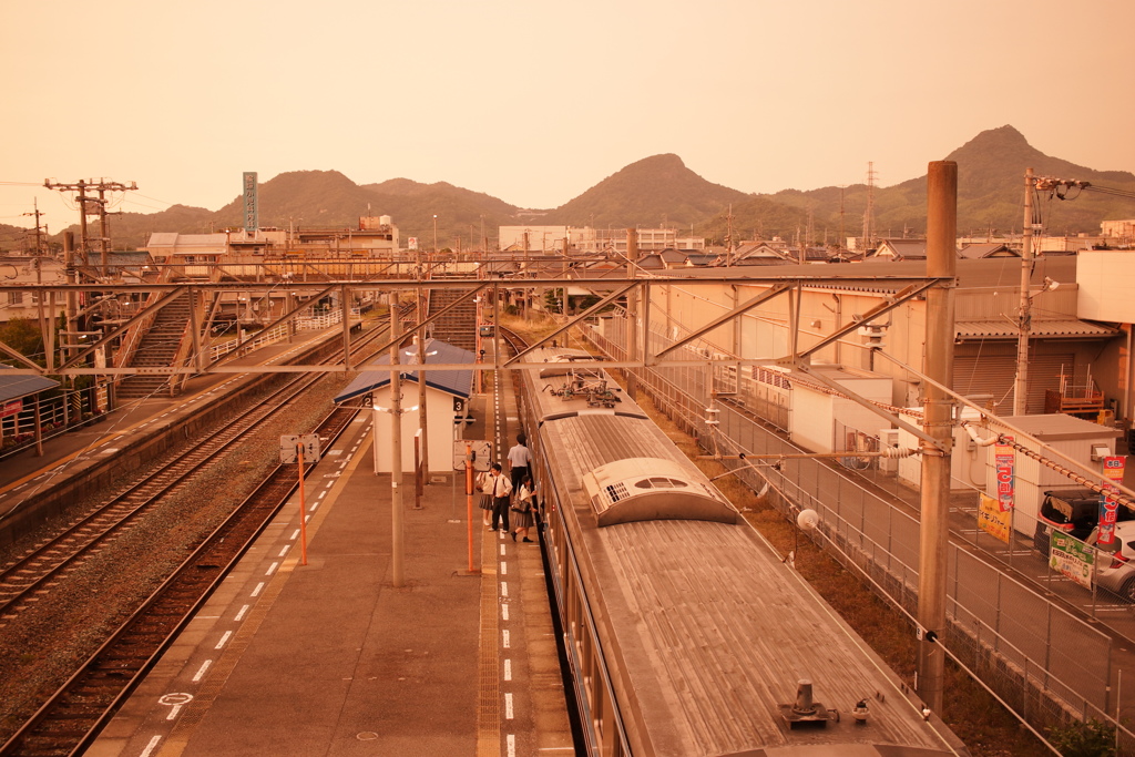伊予西条行きの普通電車まもなく発車