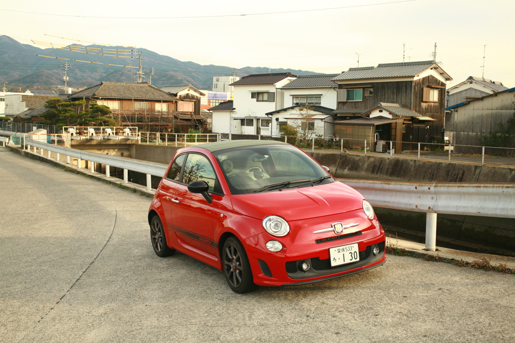 赤のアバルトかっこいいな