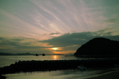 今日も日が暮れる　明日は雨