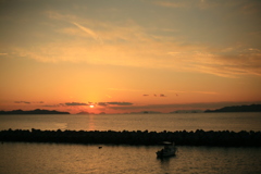 夕日　今日も日が暮れる