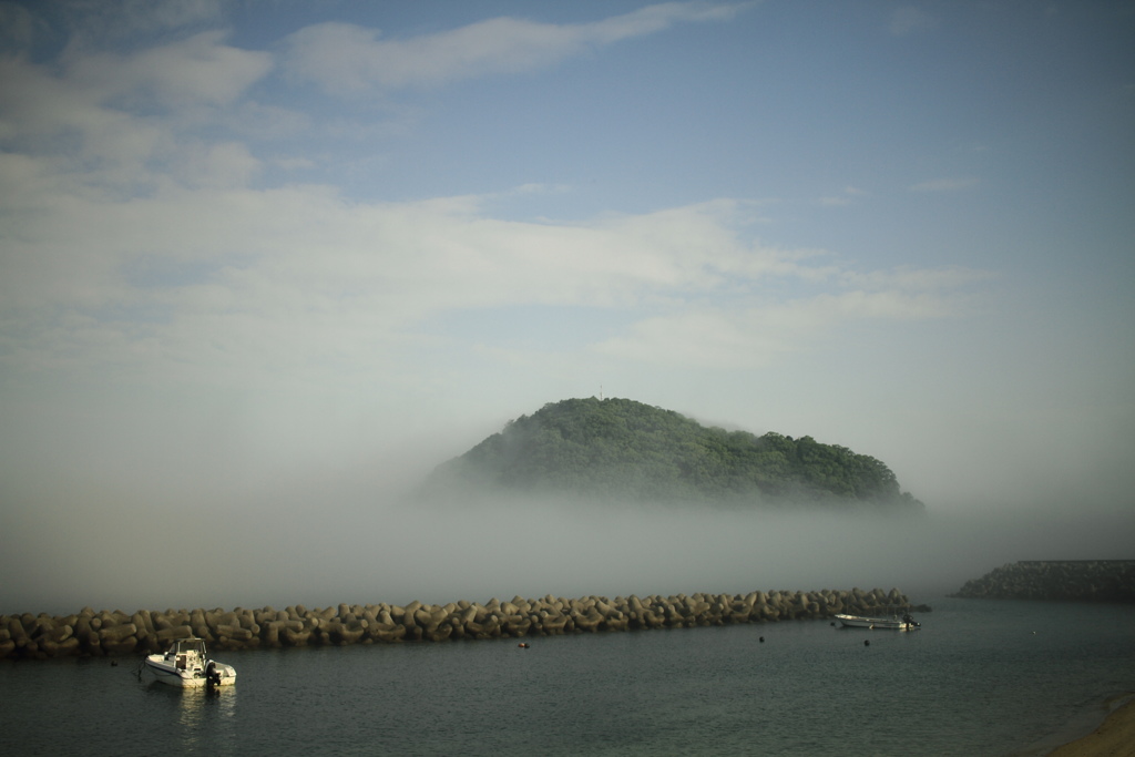 朝霧に霞む鹿島