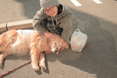 コンビニでお姉さんにかわいがってもらうみゅうちゃん