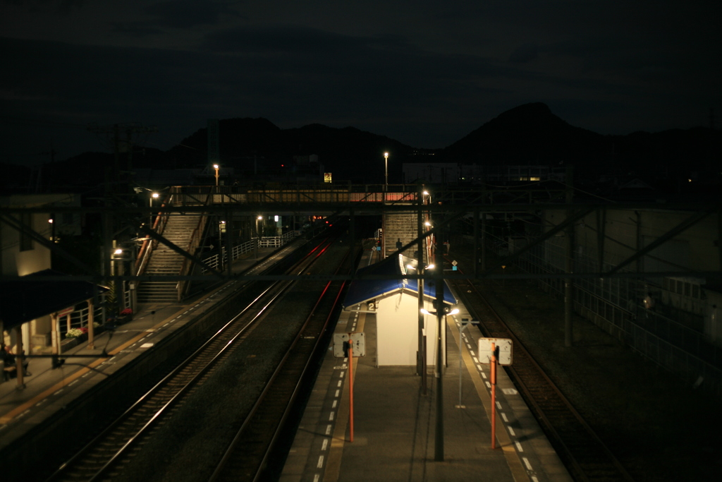 夕刻の伊予北条駅