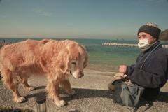 朝、坂田さんと散歩のみゅうちゃん