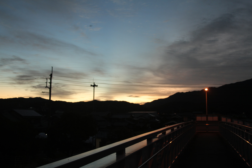 新しい朝が来た　月曜の朝だ