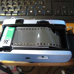 フィルム装填ちょっと失敗してカスが写りこむかもしれない