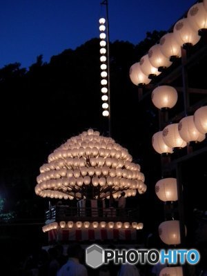 闇に浮かぶ