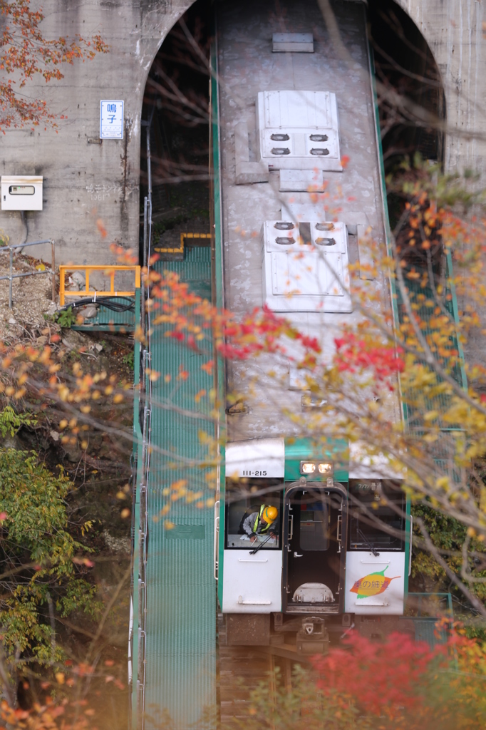 トンネルを出ると・・・