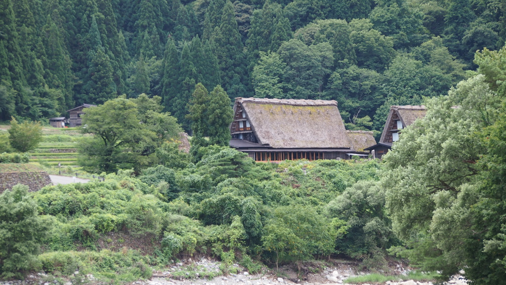 山と合掌造り