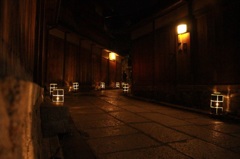細暗い。
