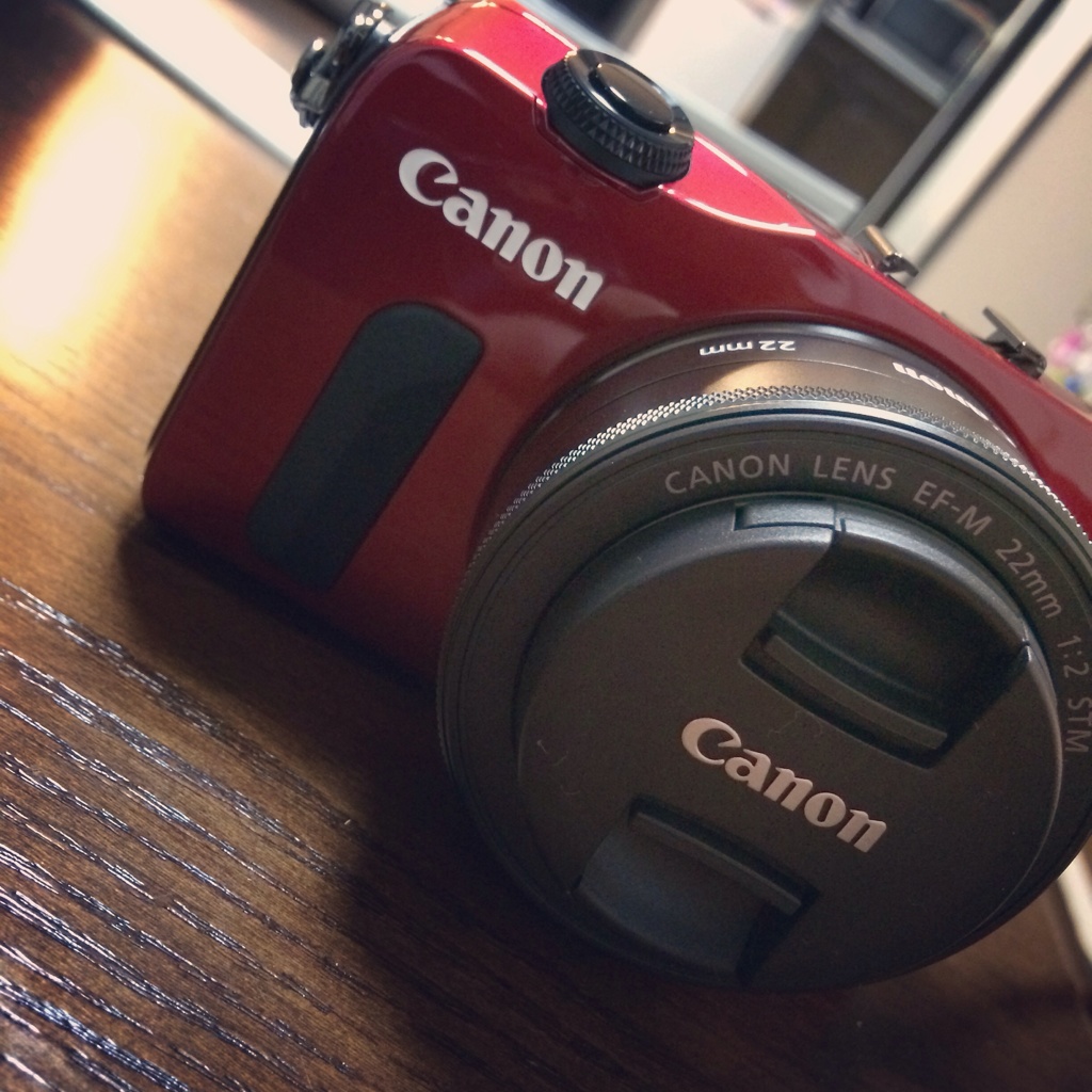 Canon EOS M (Red)