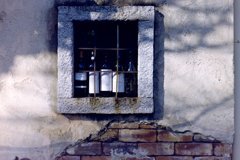 a wall decorated with bottles (film)