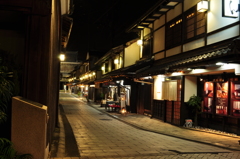 夜の黒壁