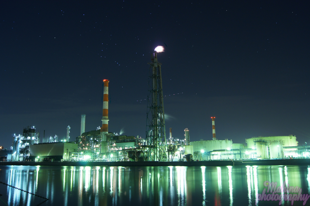 水と夜景と星空