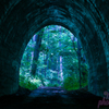 森の中のトンネル