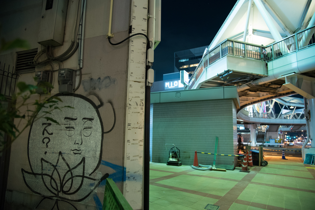 深夜の見守り地蔵