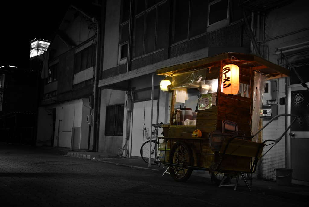 名古屋大須商店街路地裏　ラーメン屋台