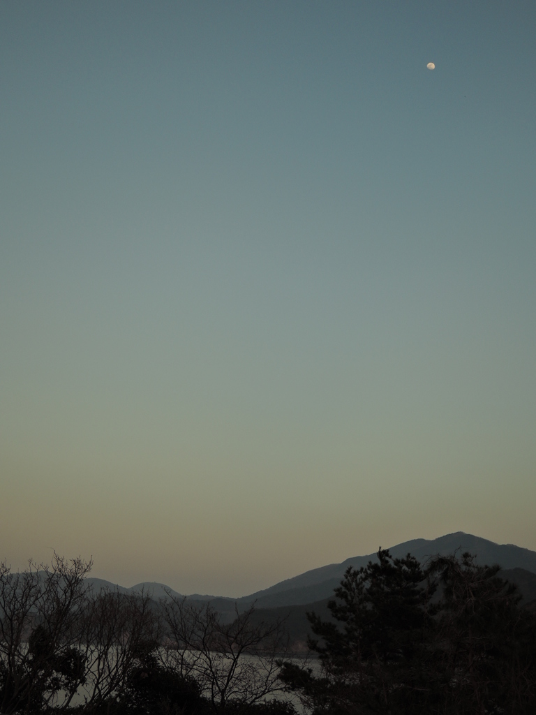夕日の反対側