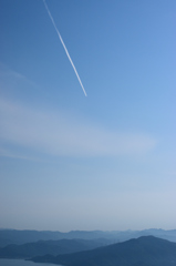 山頂から飛行機雲