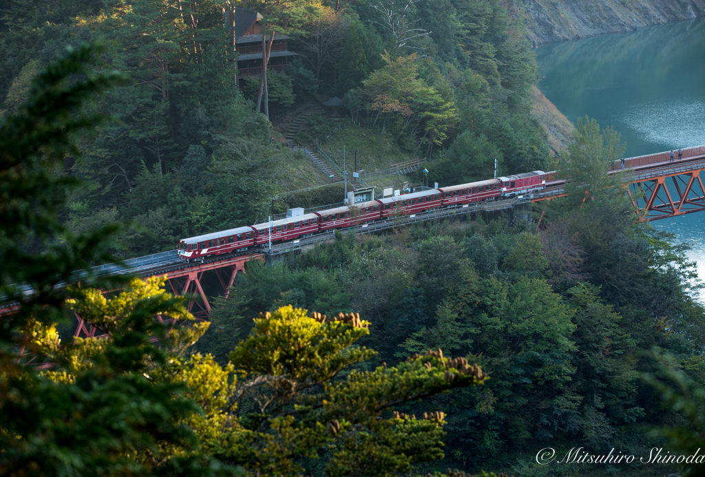 こんな所に駅があるなんて！？絶景！！