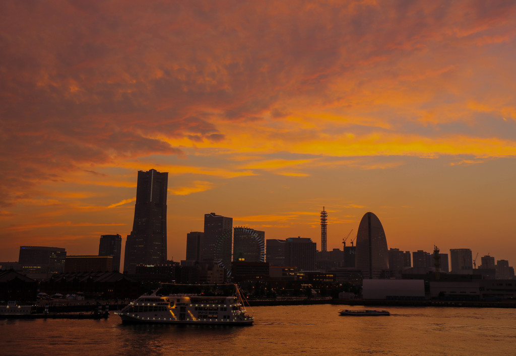 横浜みなとみらいの夕景