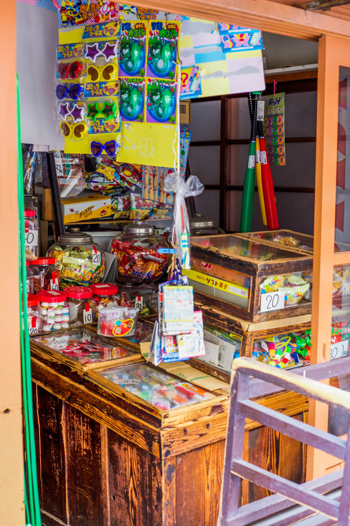 昔ながらの駄菓子屋さん