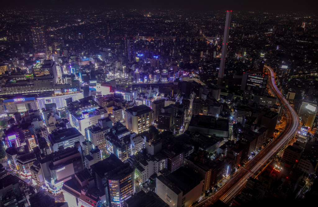 池袋駅の夜空