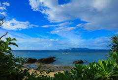 沖縄の青い空と青い海