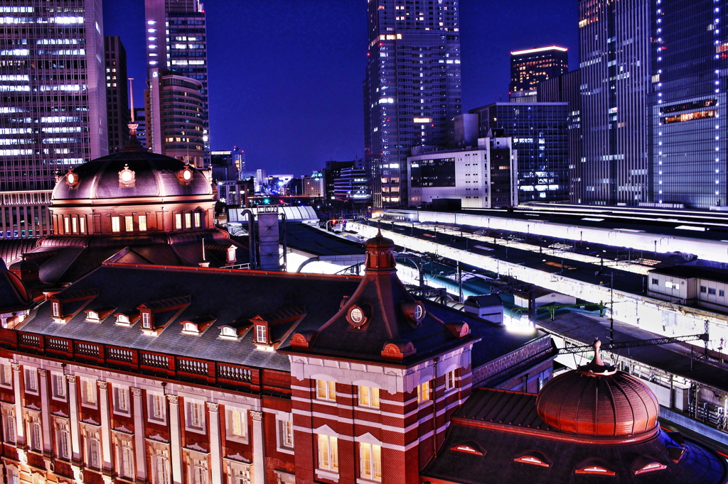 Tokyo Station 18時30分(グラフィック調)