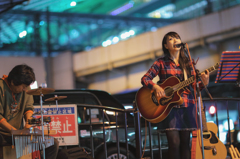 路上ライブ@梅田、阪急百貨店前にて