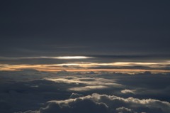 雲の上から