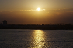 琵琶湖に映る日の出