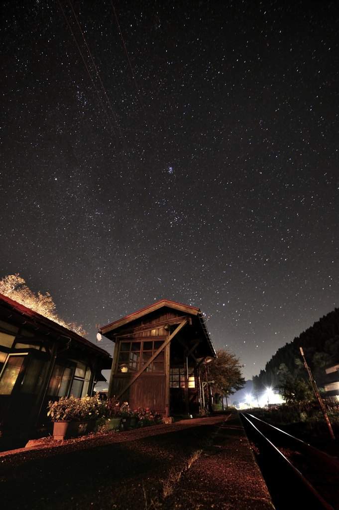 見上げる空の星屑