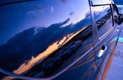 夕暮れの駐車場
