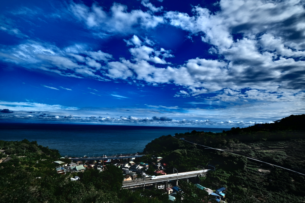 青空　雲　新幹線