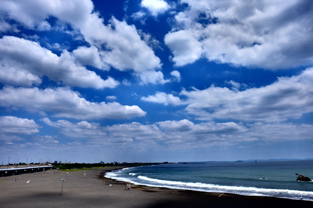 青空　雲　海岸線
